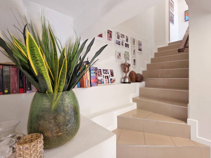 2 Bedroom Property for Sale in Sea Point Western Cape